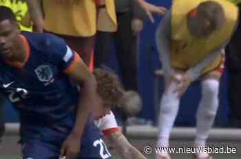 VIDEO. Ogen dicht Club Brugge-fans: Michael Skoras krijgt pijnscheut in de knie tijdens opwarming tegen Nederland