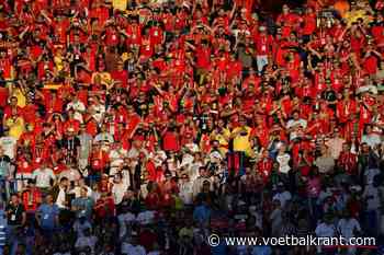📷 Supporters Rode Duivels steken de draak met afwezigheid Thibaut Courtois op het EK