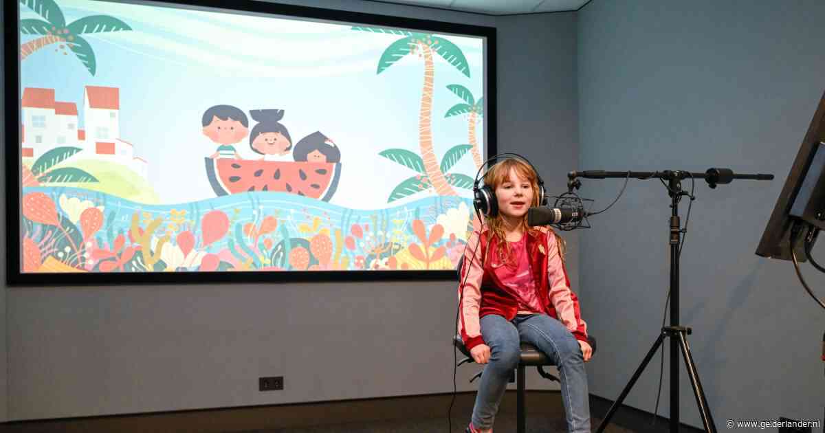 Ze werd doof geboren, nu spreekt Roos animatieserie in: ‘Later wil ik zanger worden’