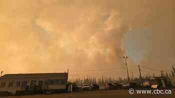 So far, wildfire kept from advancing into Fort Good Hope, N.W.T.