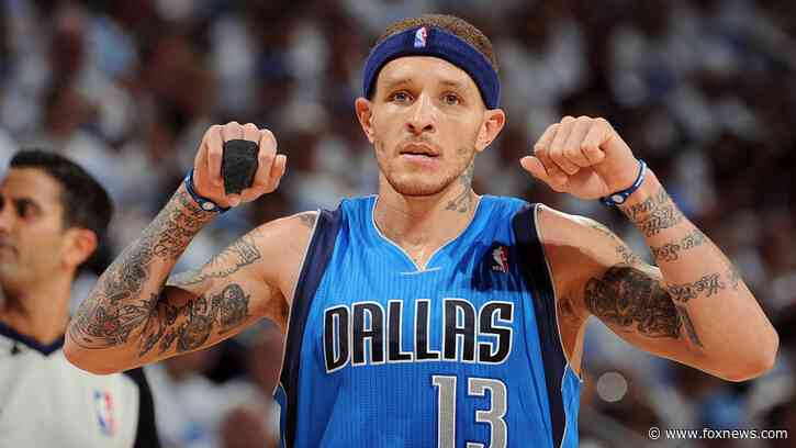 Troubled former NBA player Delonte West spotted stumbling through parking lot after latest arrest