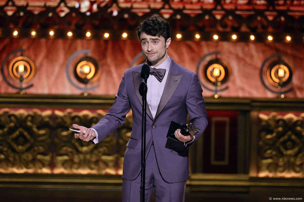 Daniel Radcliffe wins Tony award for 'Merrily We Roll Along'