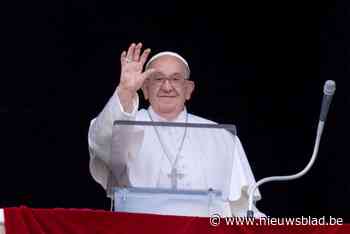 Paus Franciscus beschuldigd van illegaal afluisteren telefoons