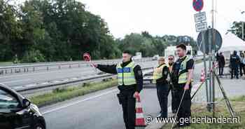 Lange file op A76 richting Duitsland door EK-controle bij grens om relschoppers buiten de deur te houden