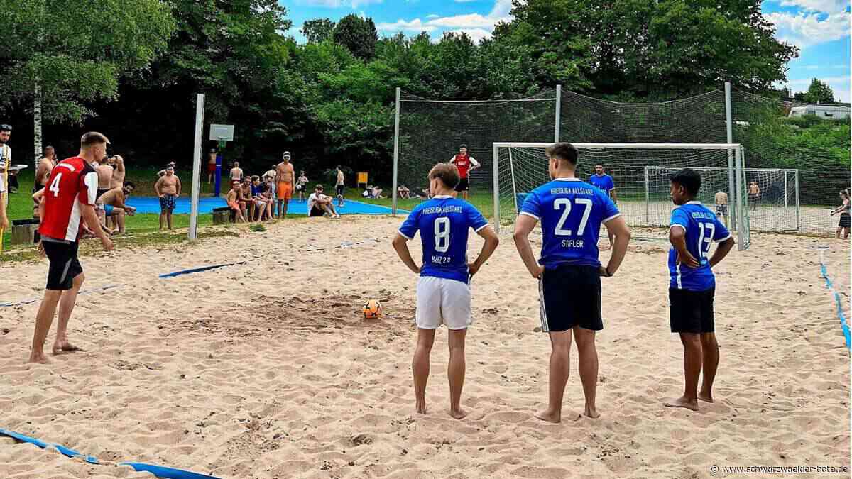 Auf dem Rasen ist zu normal: Warum nicht mal Fußball im Sand?
