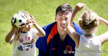 Mooie plaatjes: Oranje verwelkomt kinderen en familie, Brian Brobbey terug op trainingsveld