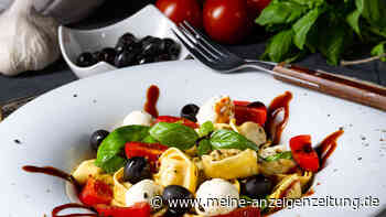 Sommerliches Blitzrezept: Italienischer Tortellini-Salat mit Tomate und Mozzarella
