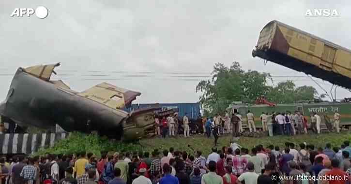 Scontro fra un treno passeggeri e uno merci in India: almeno 15 morti. Le immagini impressionanti