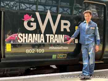 Nick Grimshaw unveils GWR's Shania Twain tribute train