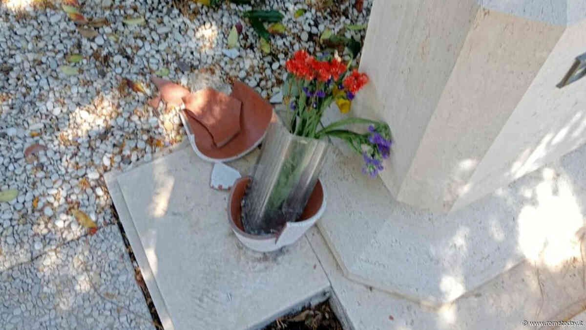 Profanata ancora una volta la tomba di Enrico Berlinguer, è la terza volta in due mesi