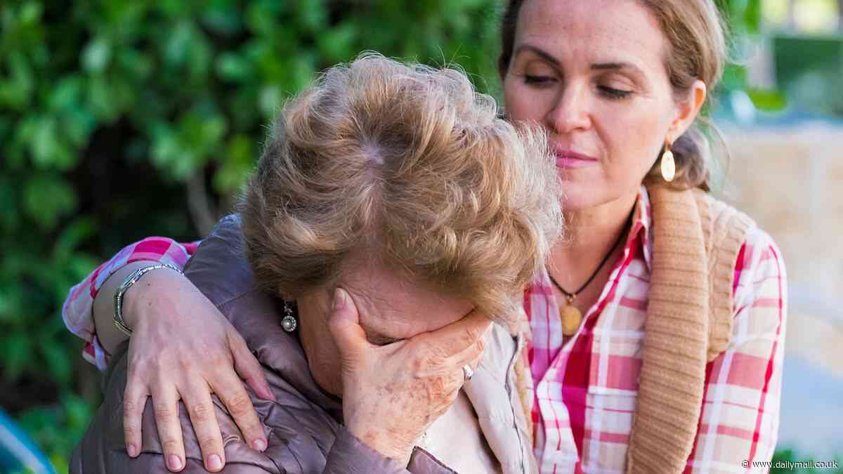 You're more likely to get Alzheimer's if your mom has it, major study suggests