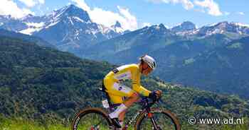Femke de Vries grijpt naast etappezege in Ronde van Zwitserland, Demi Vollering behoudt leiderstrui