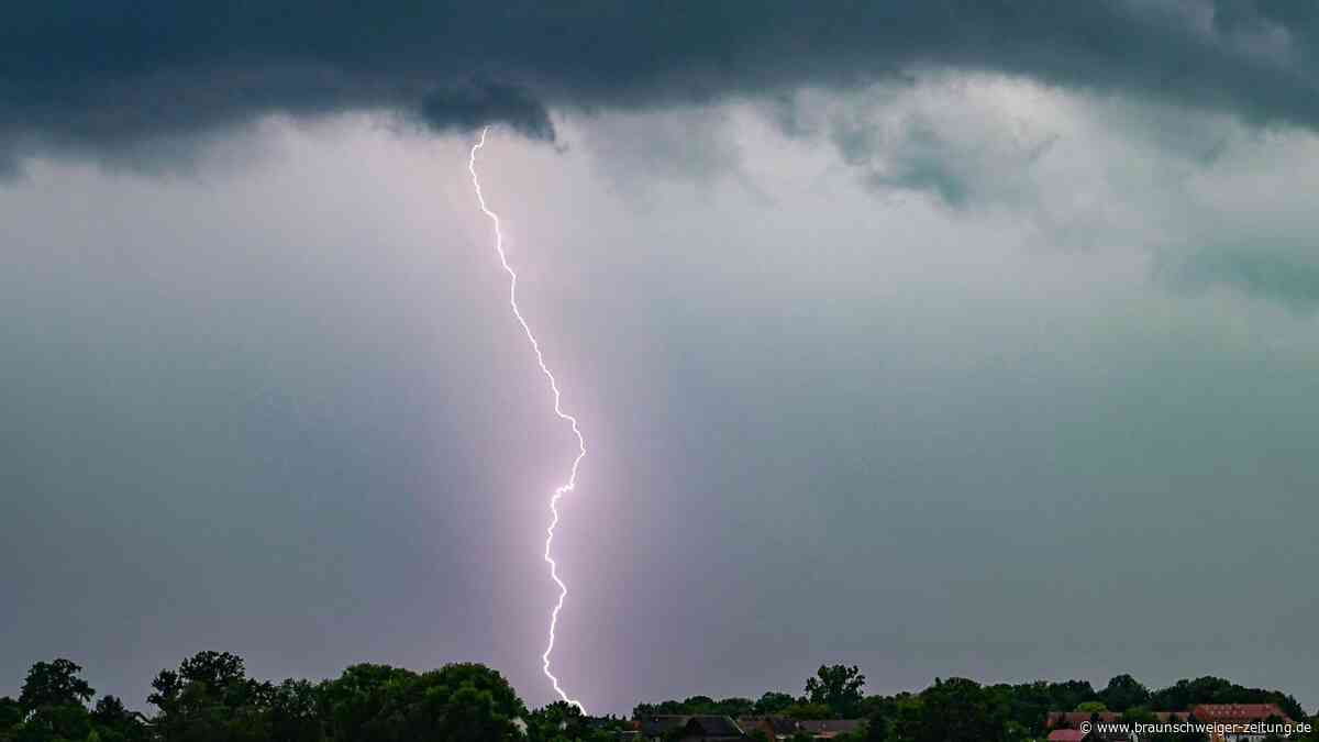 „Brisante Lage“: Region Braunschweig drohen Dienstag schwere Gewitter