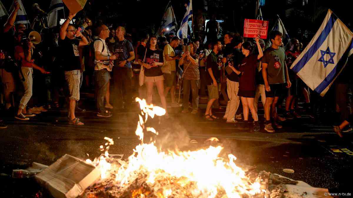 Tausende fordern Neuwahlen: Zusammenstöße bei Demo gegen Netanjahu