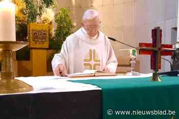 99-jarige Pater Alfons sluit noveen Sint-Antonius af in Rekem
