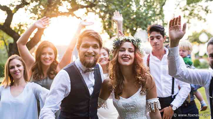 4 tips for putting together a wedding guest list