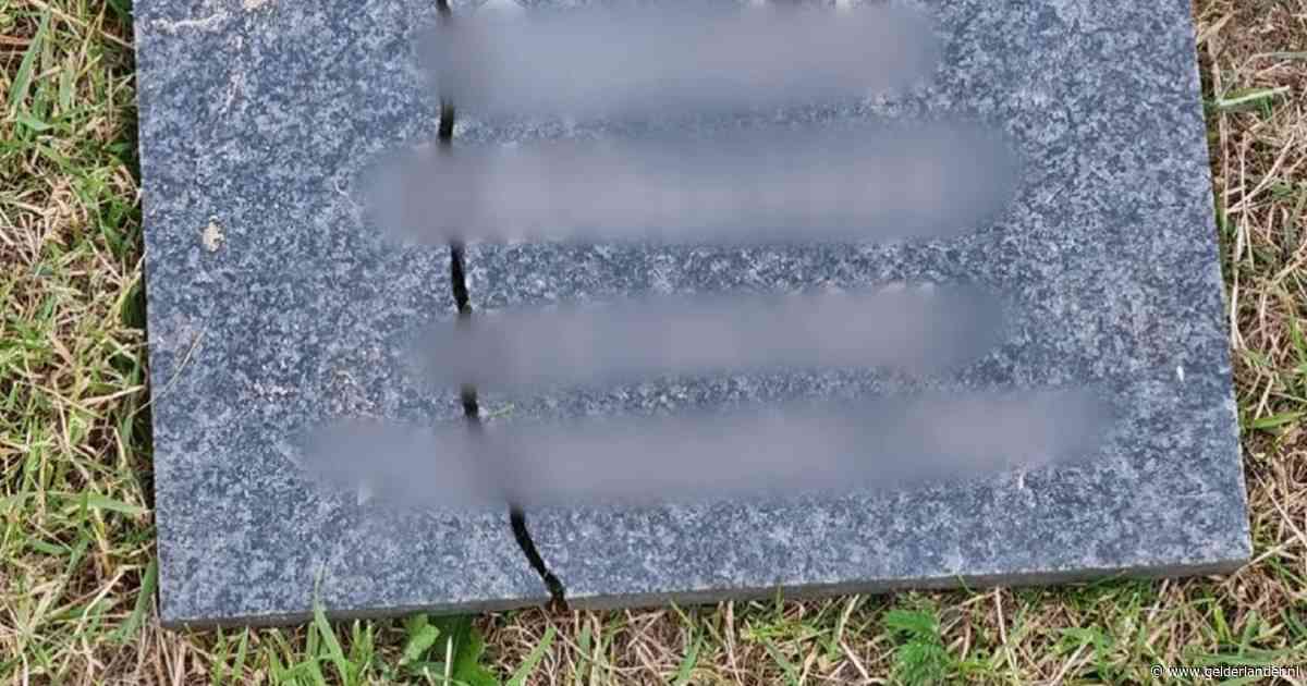 Politie in Zevenaar zoekt eigenaar van gevonden en kapotte gedenksteen: ‘Ik doneer 50 euro om een nieuwe te laten maken’