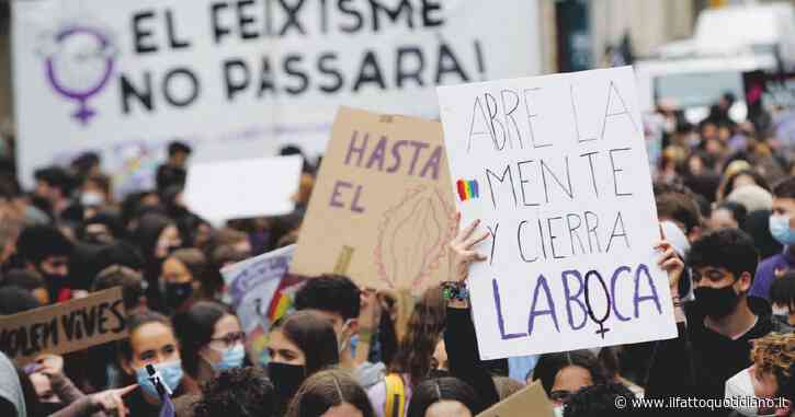 Spagna, via libera della Corte costituzionale all’aborto delle minori di 16 e 17 anni senza il consenso dei genitori