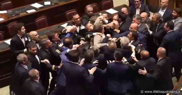 “Aggredito alla Camera”: il deputato Donno (M5s) presenta denuncia contro 5 deputati di Lega e Fratelli d’Italia