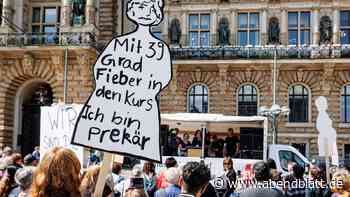 „Frechheit!“ Hamburger VHS-Dozenten protestieren vor Rathaus