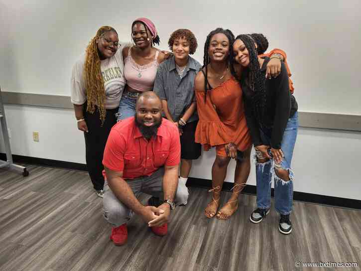 Bronx teen poets compete in Parlé Endeavors Teen Poetry Slam