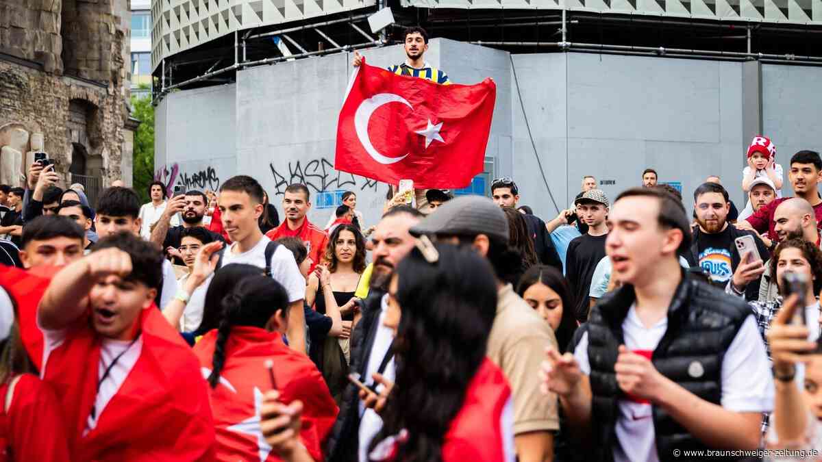 EM-Blog: Türkische Fans feiern Siegeszug durch Dortmund