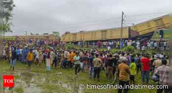 900 men toil 22 hours amid heavy rain to restore crash site tracks