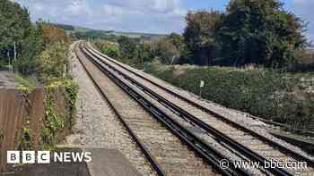 Failings over teen electrocuted on railway - report