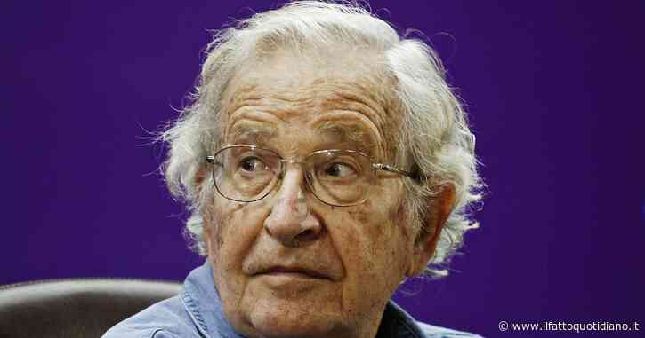 “Noam Chomsky morto”, ma la moglie smentisce e l’ospedale dove era ricoverato lo dimette
