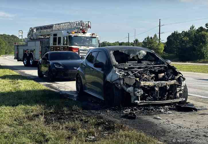 Motor GR Corolla ploft en vliegt in de fik [video]