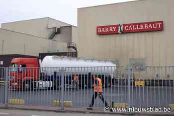 Werknemers blokkeren poort bij hoofdkantoor Barry Callebaut in Wieze