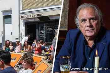 Schrijver Jan Cremer is overleden, maar zijn café blijft bestaan: “Niet dat we in diepe rouw zijn, maar ik was toch geschrokken”