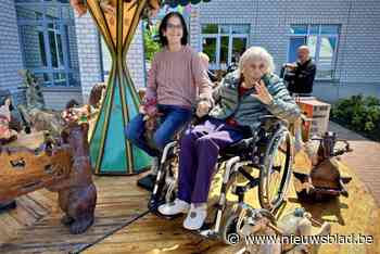 Woonzorgcentrum start festivalseizoen met Rollatorfest: bewoners maken in rolstoel zelfs rondjes in draaimolen