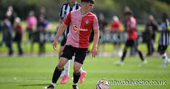Academy defender joins Torquay United after Southampton departure