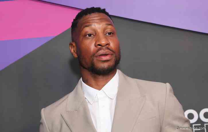 Jonathan Majors breaks down in tears during acceptance speech: “I’m imperfect”