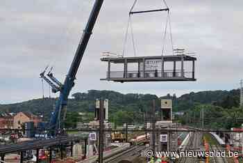Nieuwe voetgangersbrug 150 ton over sporen aan station Diest: “Klaar voor gebruik in oktober”