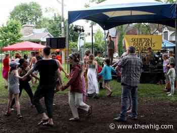 Rain dampens festivities at Skeleton Park Arts Festival