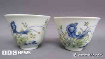 Box full of 'broken porcelain' sells for £160,000