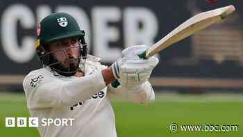 Surrey stay on course for win at Worcestershire