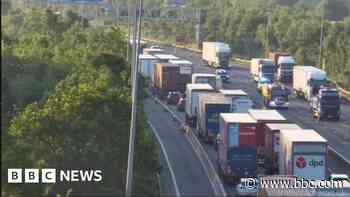 M25 crash leaves one person with serious injuries
