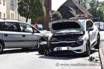 Stau nach Unfall auf B64/B83 in Godelheim