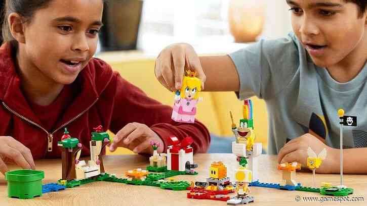 Lego Super Mario Starter Courses Are Very Cheap Right Now, But They Will Sell Out Soon