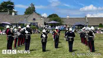 Royal Marine musicians play for bandmate 'one last time'