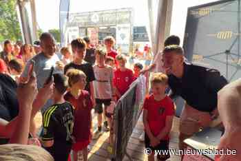 Toby Alderweireld komt in Kalmthout supporteren voor ex-ploegmaats: “Na vijf grote toernooien mijn eerste keer in een EK-dorp”