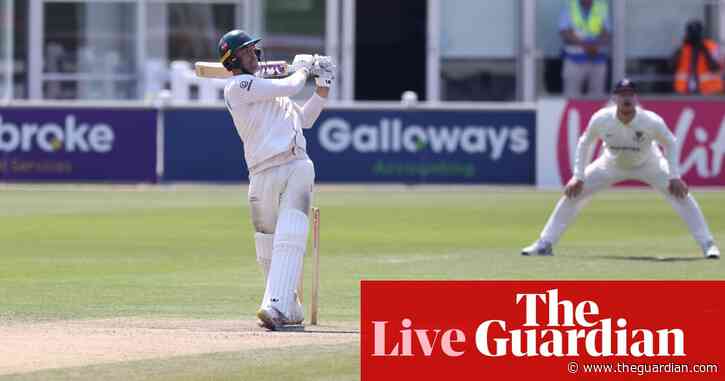 Surrey beat Worcestershire, Robinson goes for 43 in one over: county cricket – live