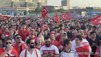 Türkische Anhänger sorgen auf Fanfest für Stadion-Stimmung
