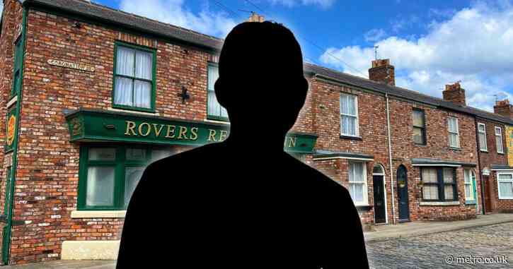 Emotional TV legend makes return to Coronation Street after 8 years