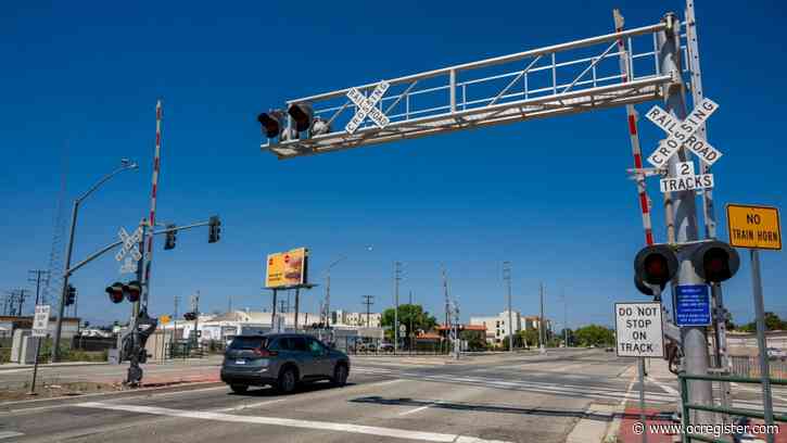 Santa Ana gets $25 million from feds for bridge project separating cars from rail crossing