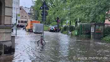 Unwetter ziehen über Bayern: Straßen nach Starkregen überflutet