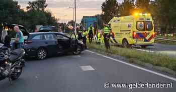Persoon raakt gewond na chaotisch verkeerssituatie op rotonde in Rhenen